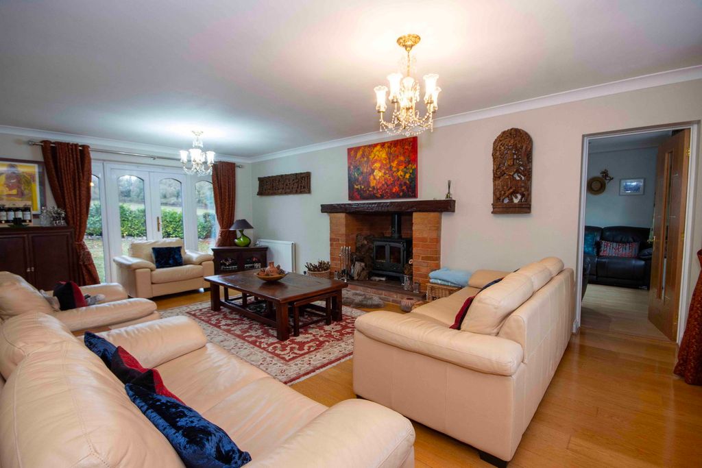 Property photo 2 of 31