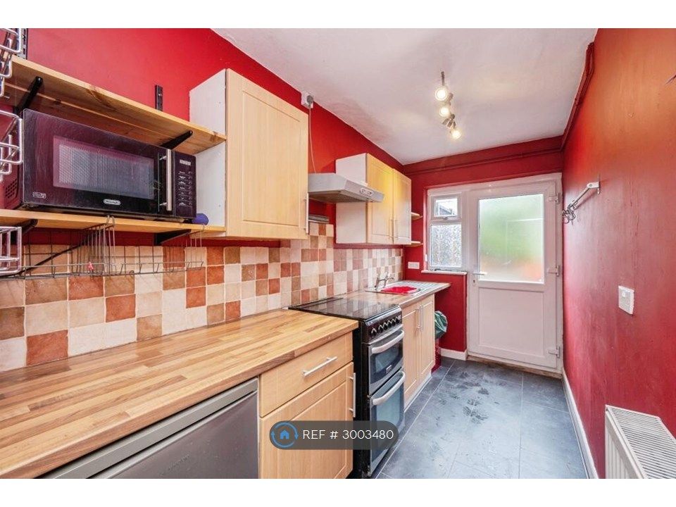 Property photo 3 of 13 Kitchen