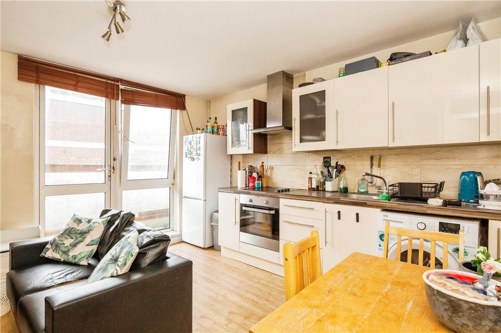 Property photo 2 of 18 Lounge Kitchen