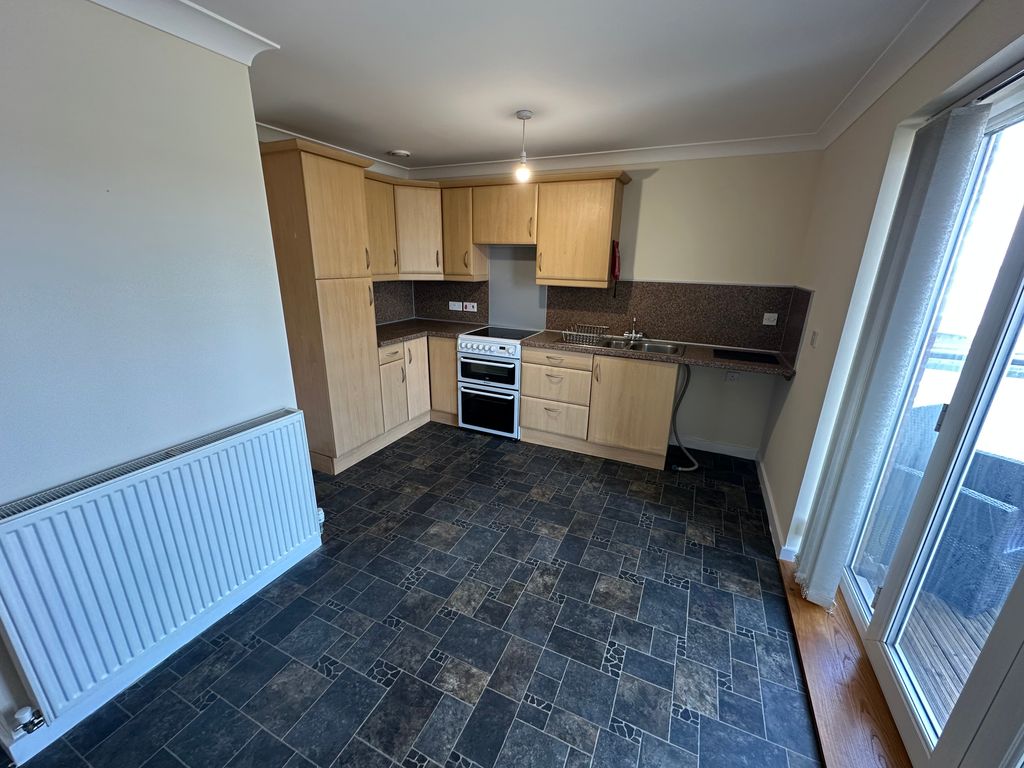 Property photo 2 of 10 Kitchen