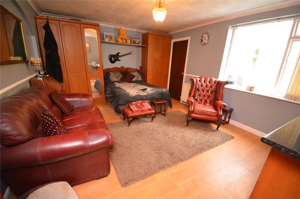 Property photo 2 of 21 Picture No. 03