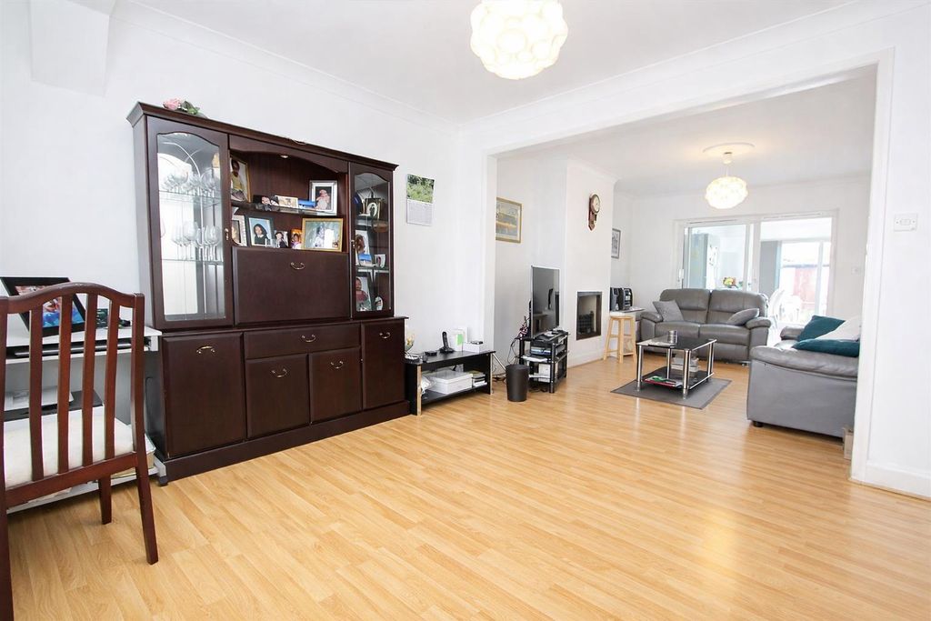 Property photo 3 of 16 Lounge B1.Jpg