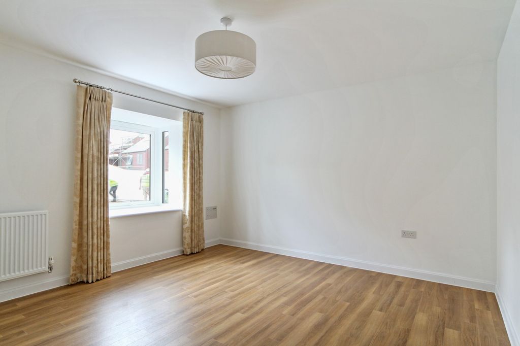 Property photo 3 of 11 Living Room