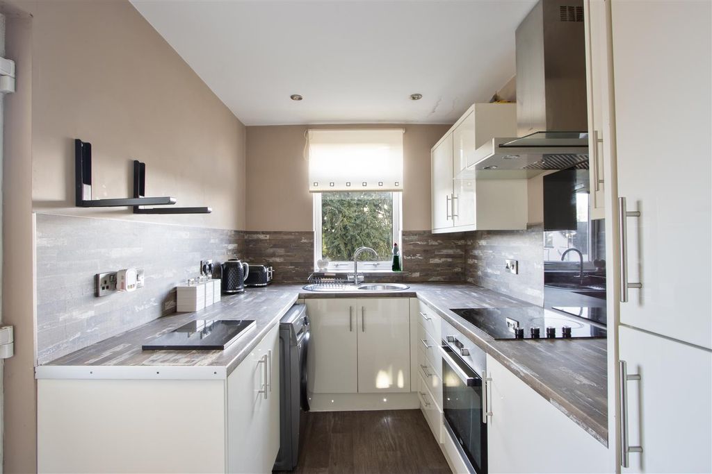 Property photo 3 of 12 Kitchen