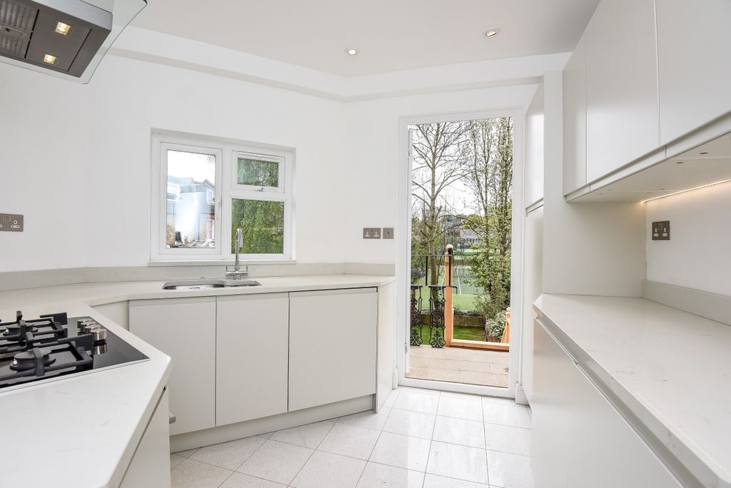 Property photo 3 of 11 179420c (2)