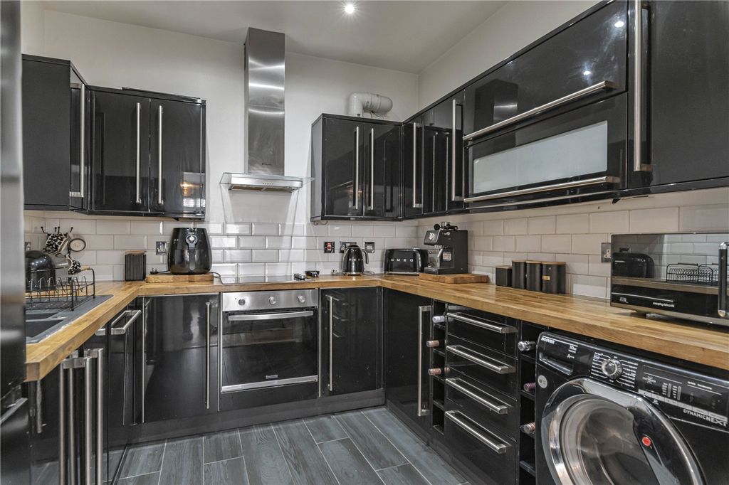 Property photo 3 of 13 Picture No. 12