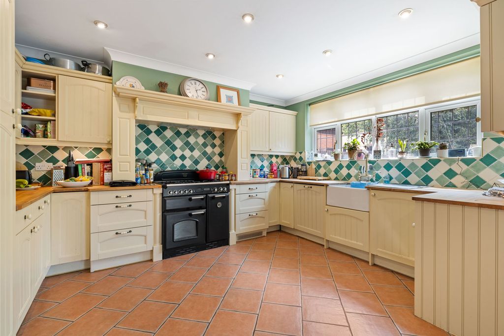 Property photo 2 of 22