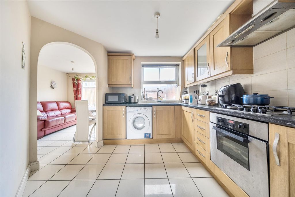 Property photo 3 of 16 Kitchen