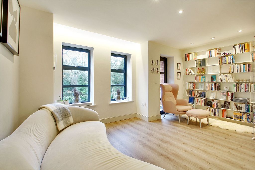 Property photo 3 of 12 Sitting Room