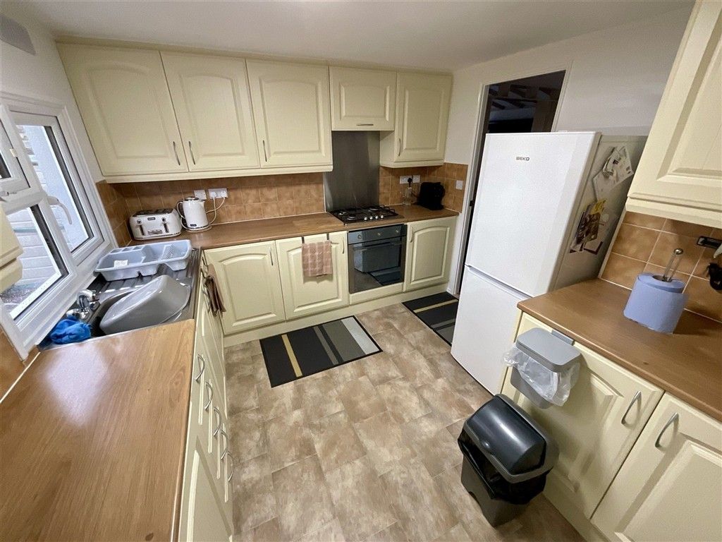 Property photo 1 of 16 Kitchen