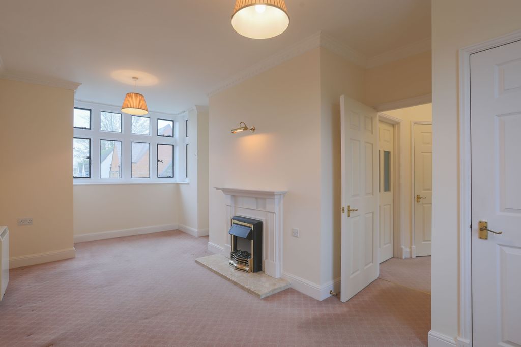 Property photo 3 of 13 Lounge