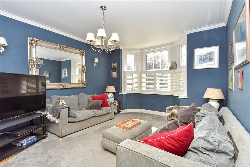 Property photo 2 of 13 Lounge