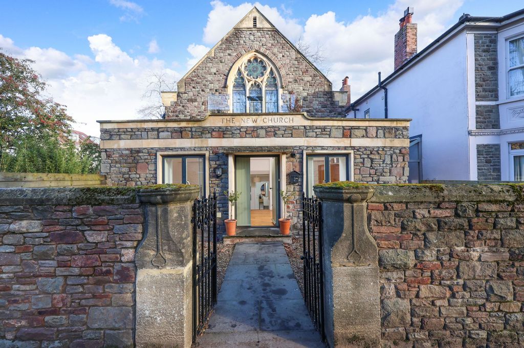 Property photo 1 of 11