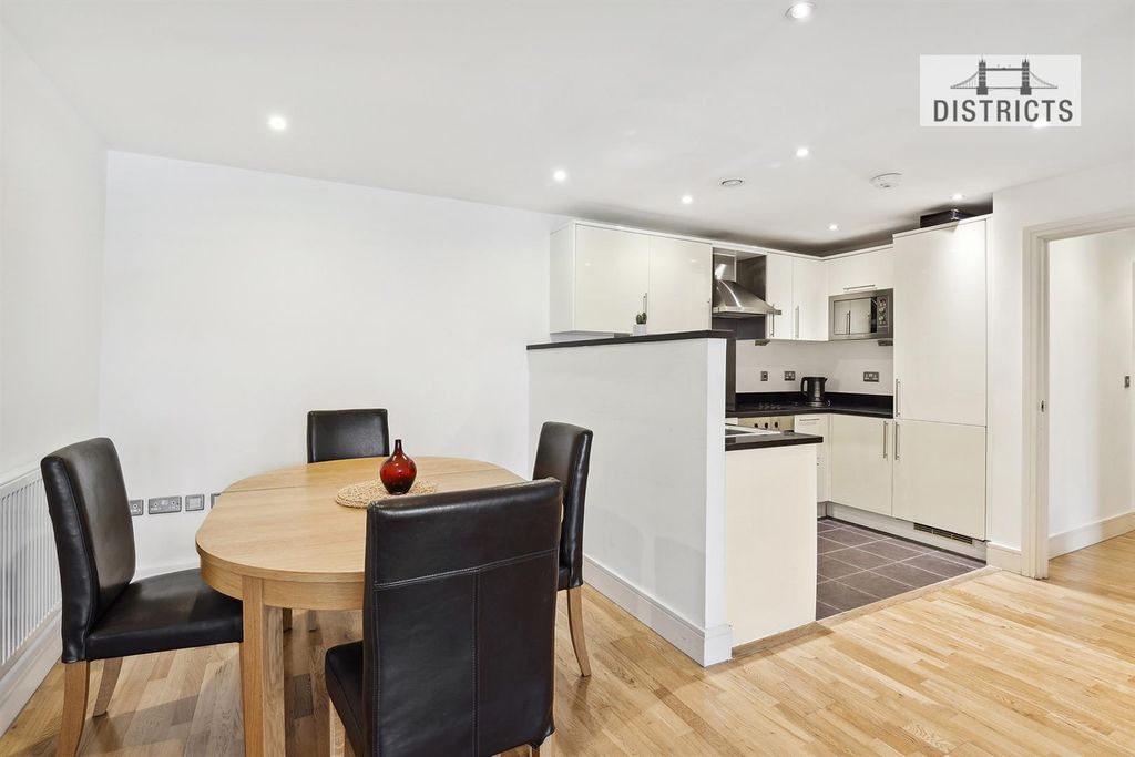 Property photo 2 of 18 Indescon Sq (14).Jpg