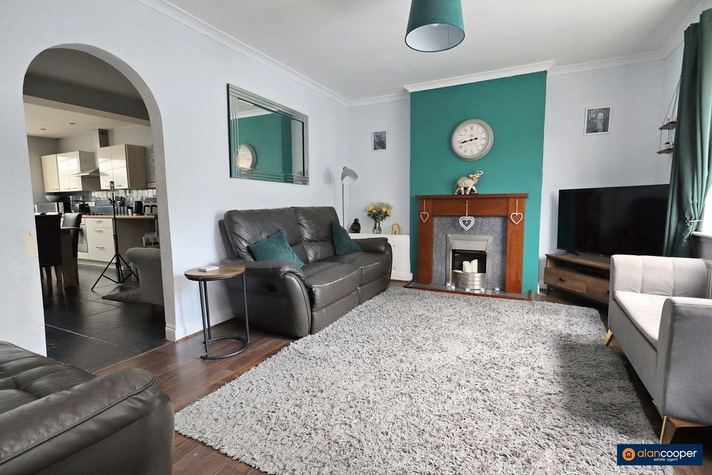 Property photo 2 of 33 4160204