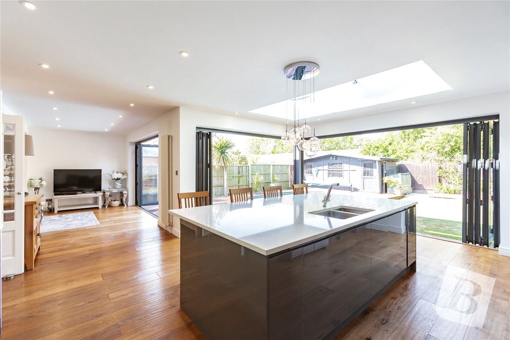 Property photo 1 of 20 Kitchen