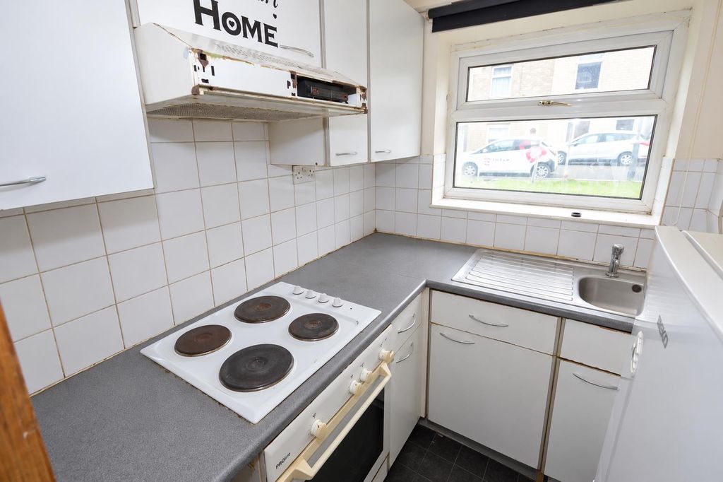 Property photo 3 of 6 Kitchen
