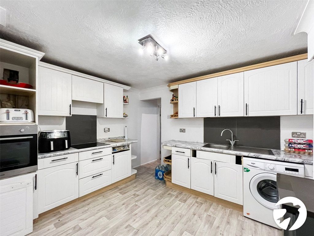 Property photo 2 of 10 Picture No. 14