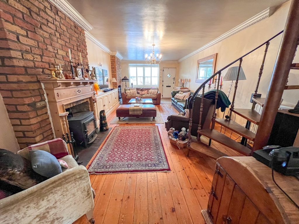Property photo 2 of 34