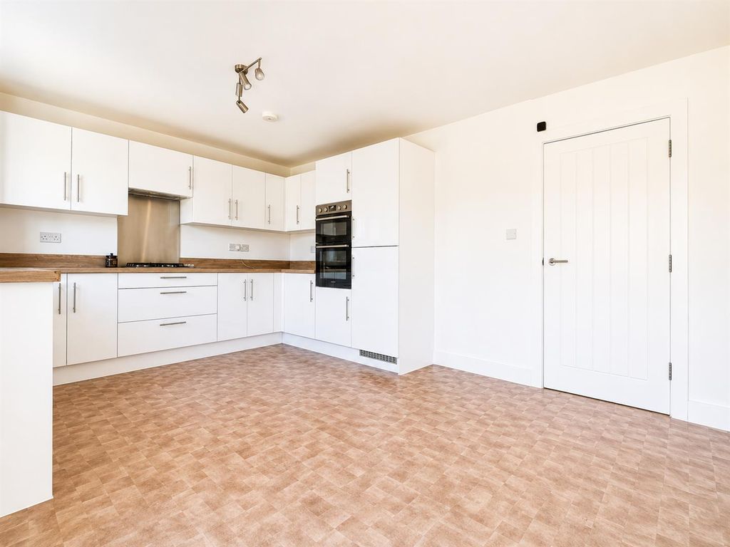 Property photo 3 of 17 12.Png