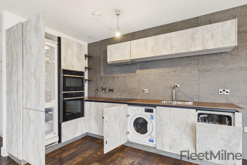 Property photo 3 of 14 Kitchen