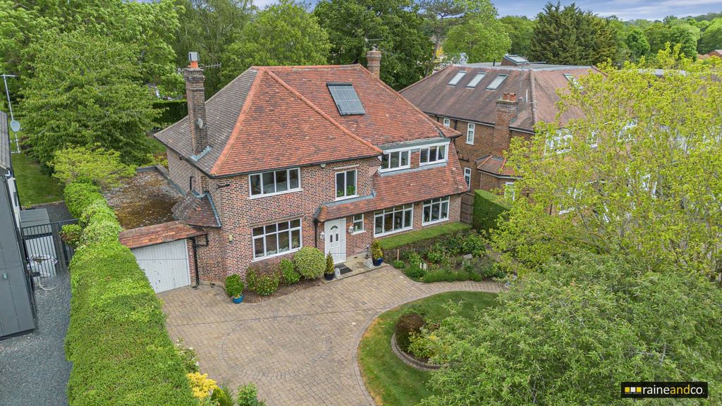 Additional image 3 of 5 bed detached house for saleMymms Drive, Brookmans Park, Hatfield AL9