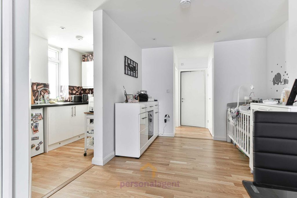 Property photo 3 of 8