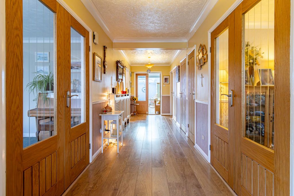 Property photo 3 of 40 3955435