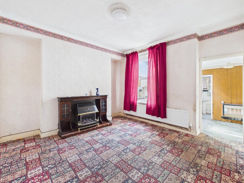 Property photo 3 of 11 Living Room