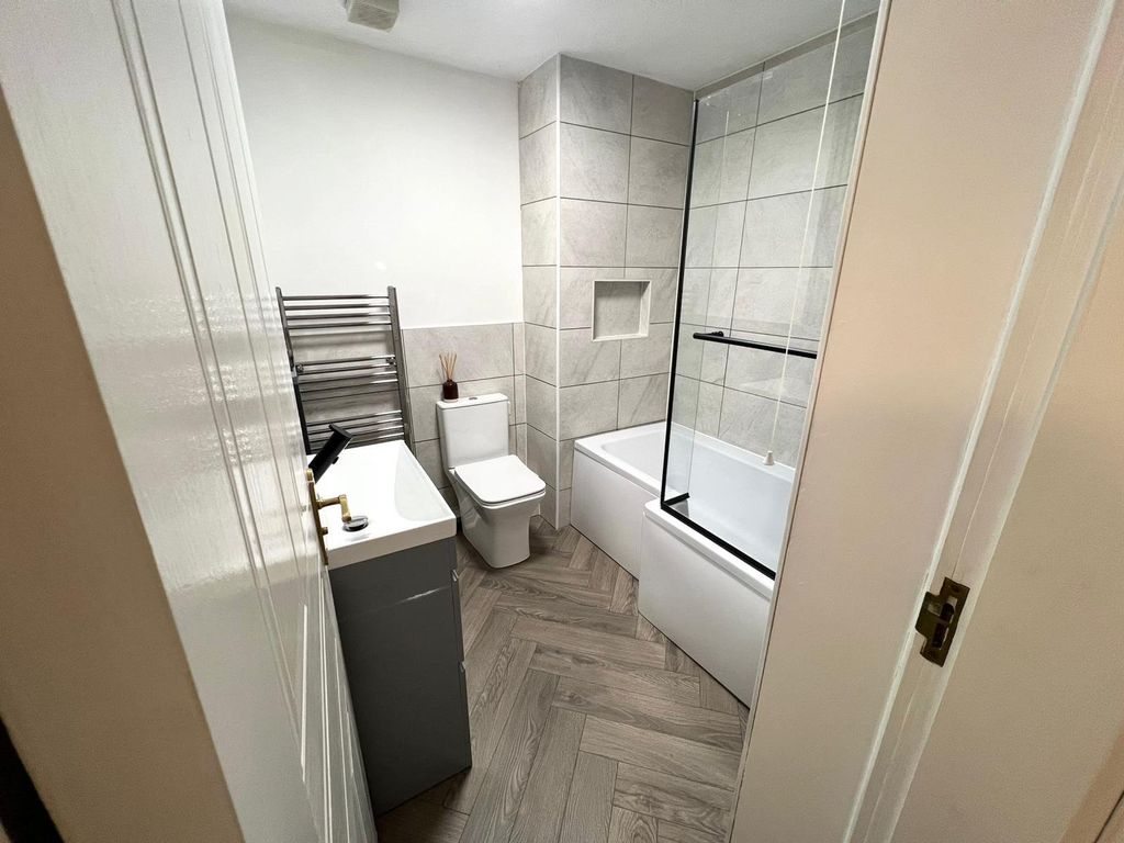 Property photo 3 of 7 Picture No. 04