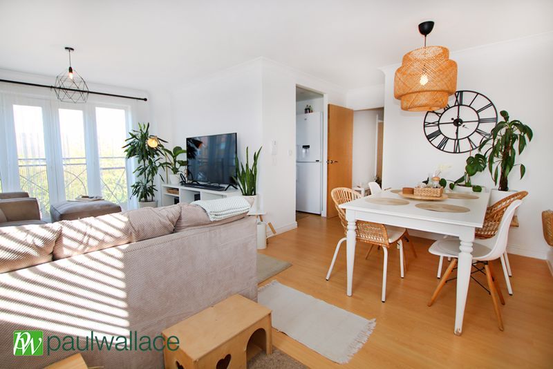Property photo 3 of 10 Lounge/Dining