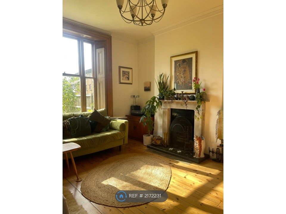 Property photo 1 of 11 Living Room