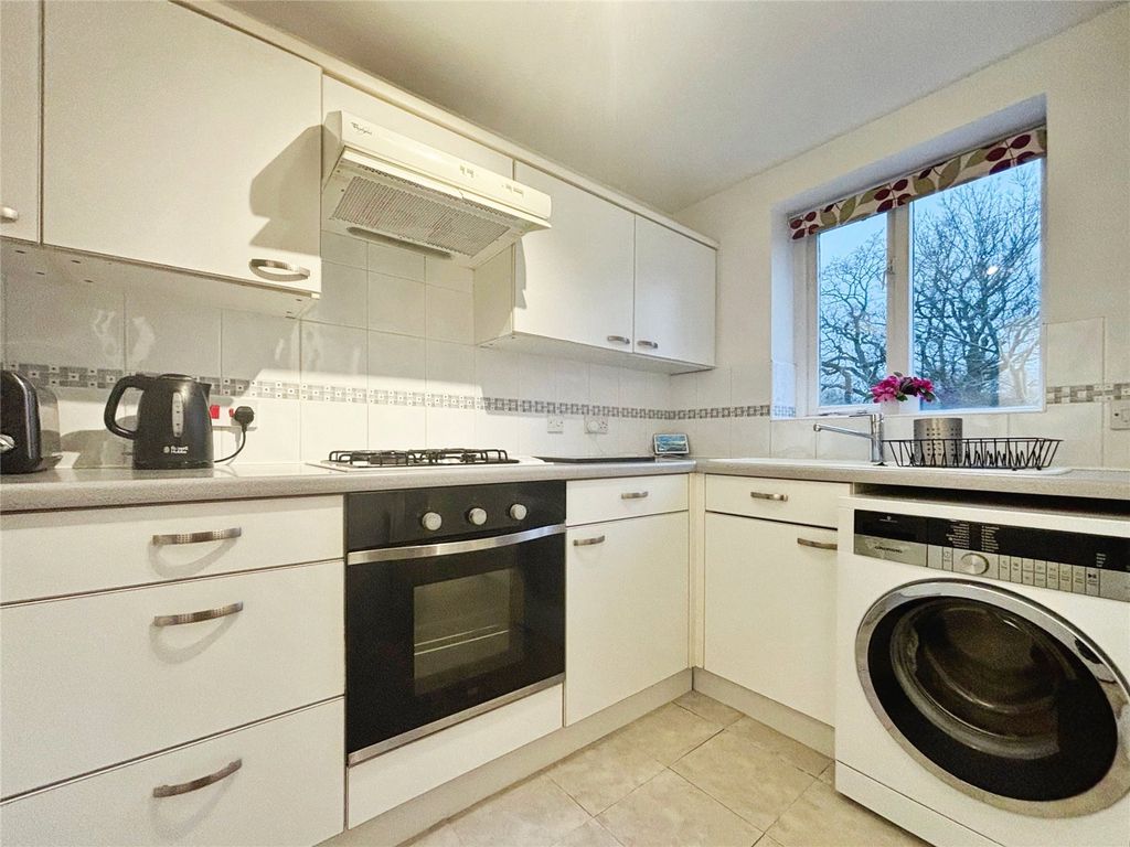 Property photo 2 of 9 Kitchen