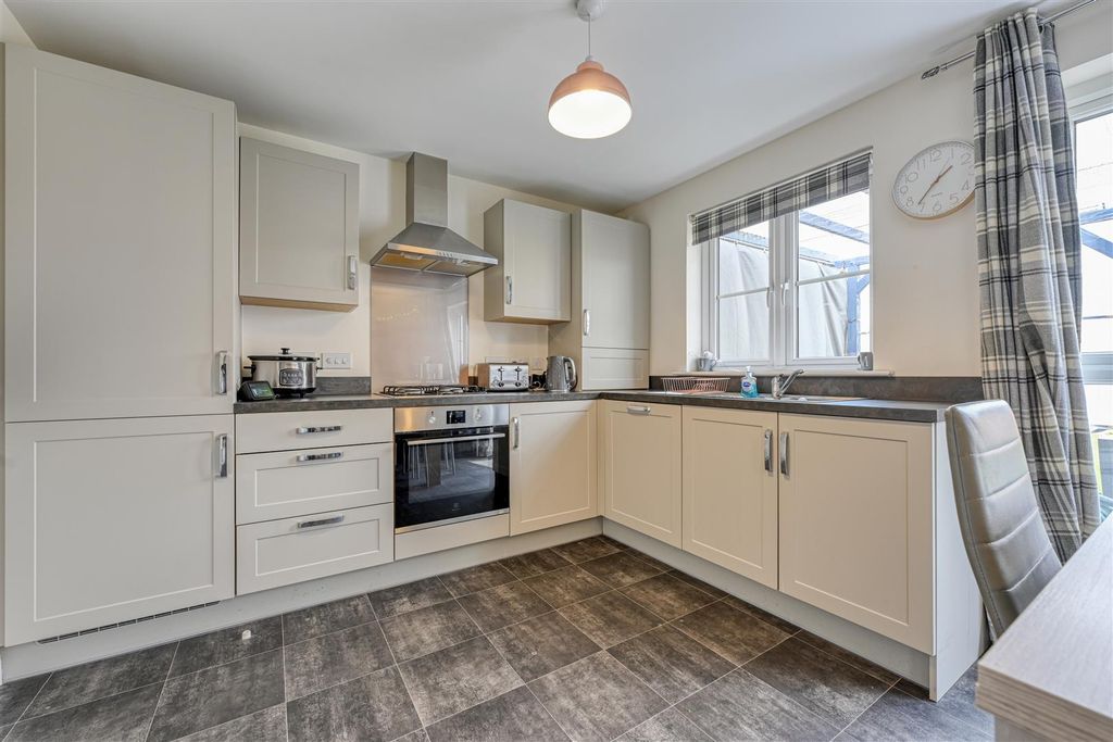 Property photo 3 of 12 Kitchen/Diner