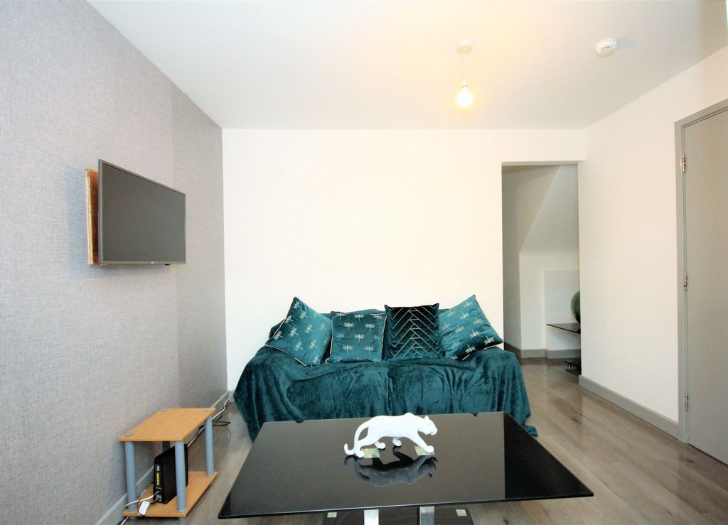 Property photo 2 of 6