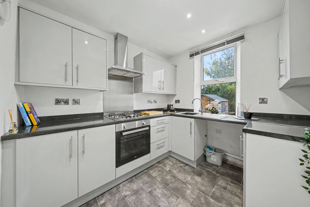Property photo 3 of 33 Kitchen