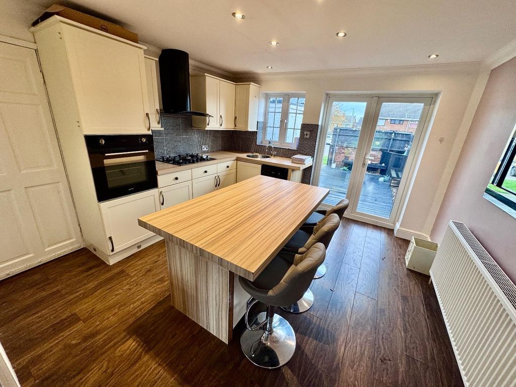 Property photo 3 of 13 Kitchen