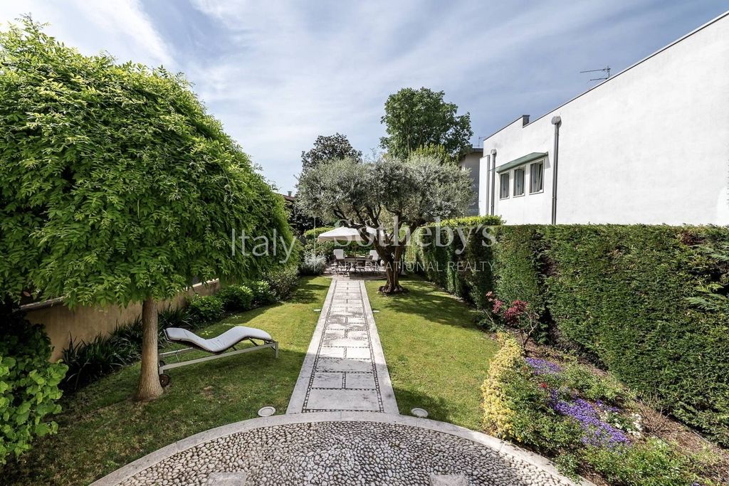 Property photo 2 of 30