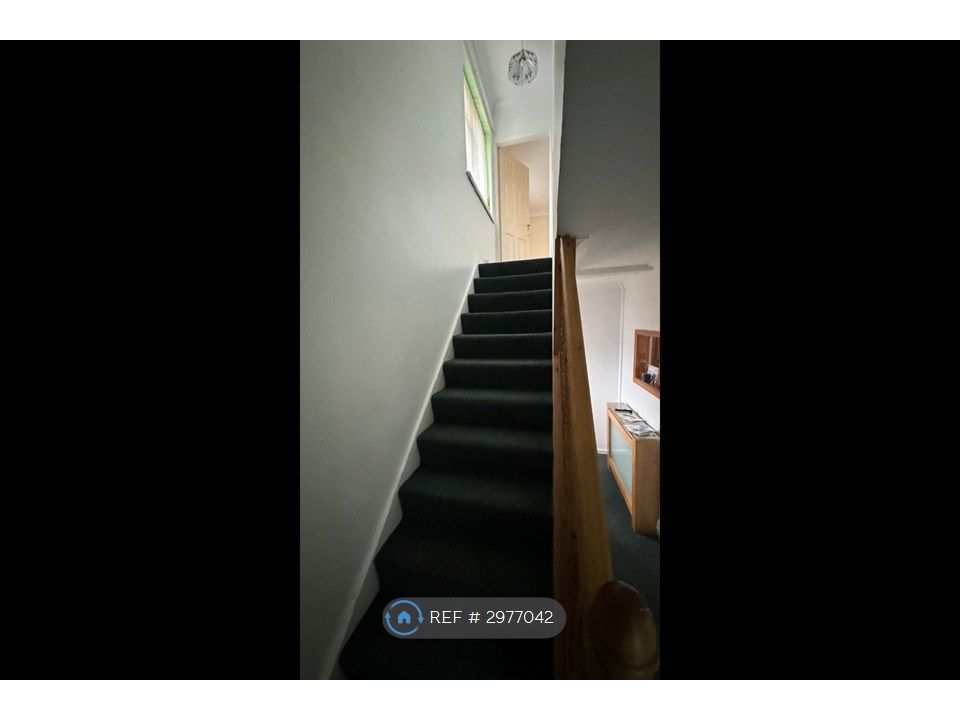 Property photo 3 of 34 Stairs Case
