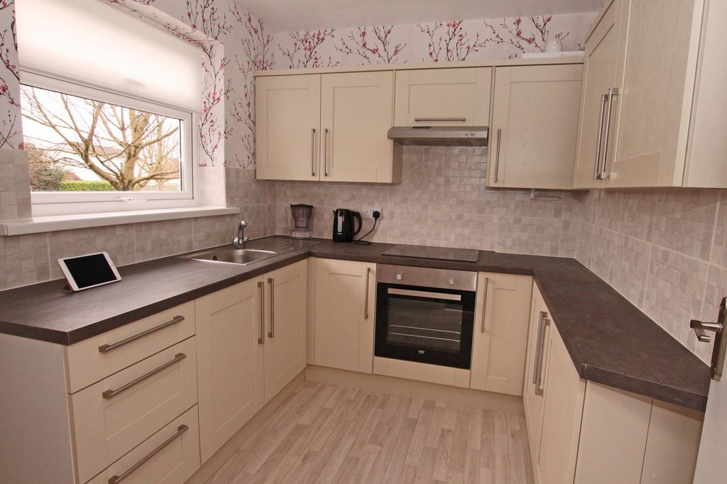 Property photo 1 of 10 Kitchen (Main)