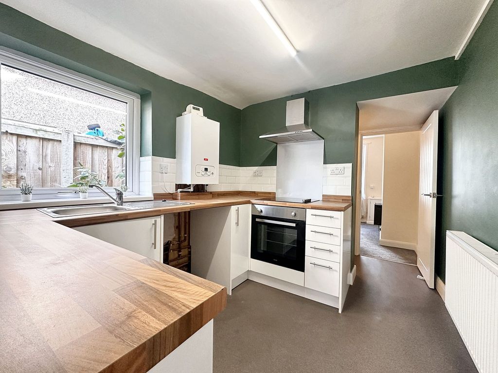 Property photo 2 of 8 Kitchen