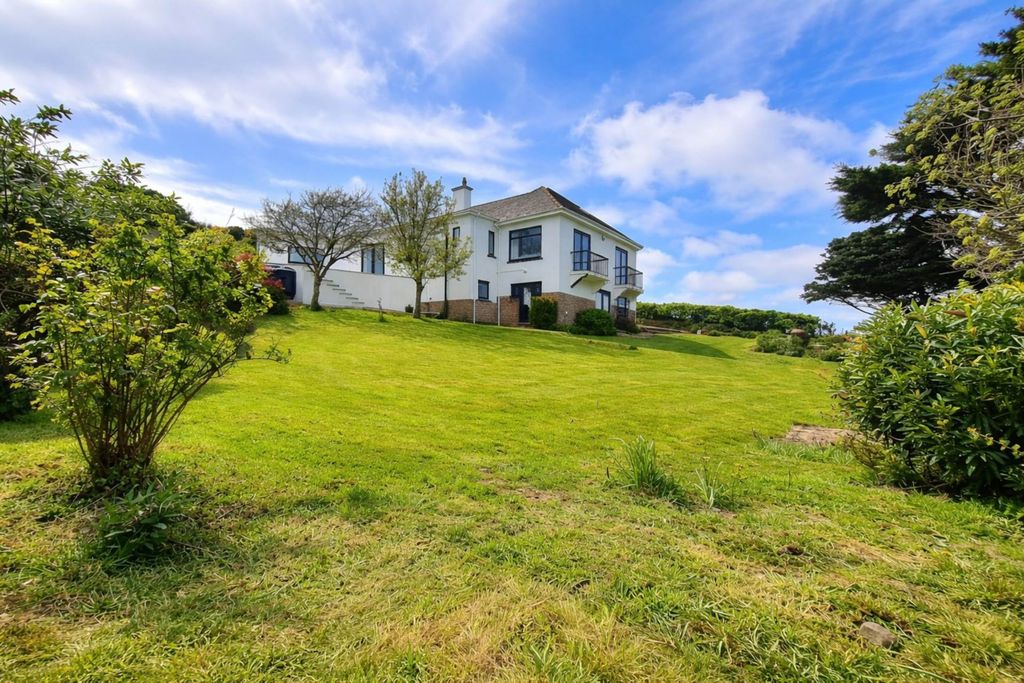 Property photo 2 of 43