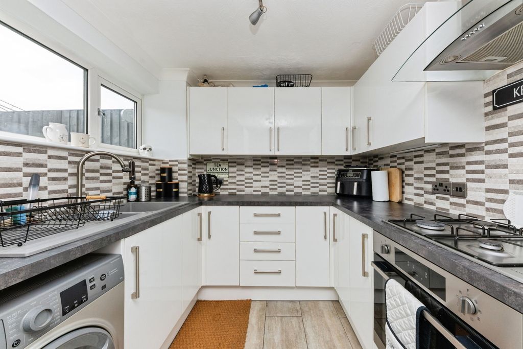 Property photo 3 of 16 Kitchen