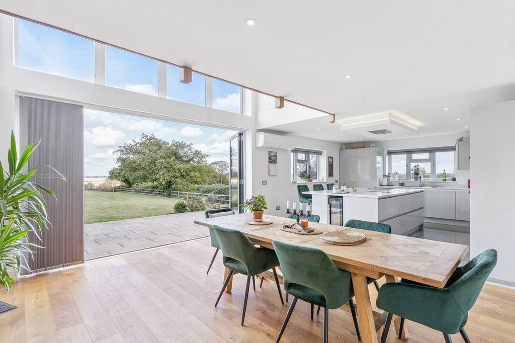 Property photo 2 of 30