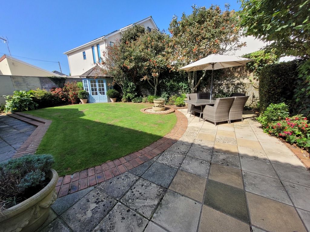Property photo 2 of 40