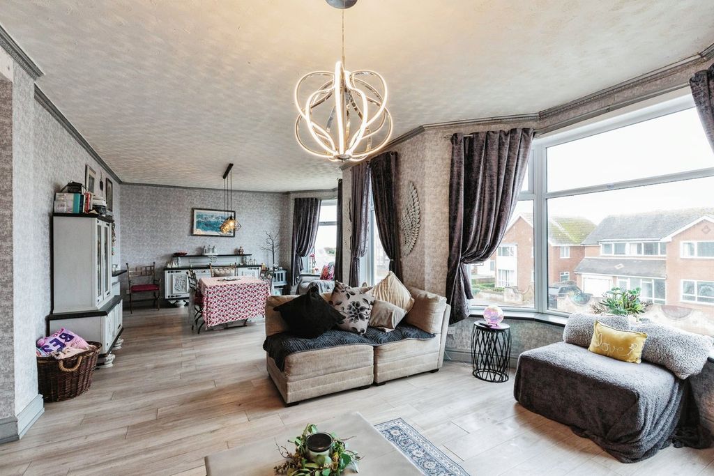 Property photo 2 of 25