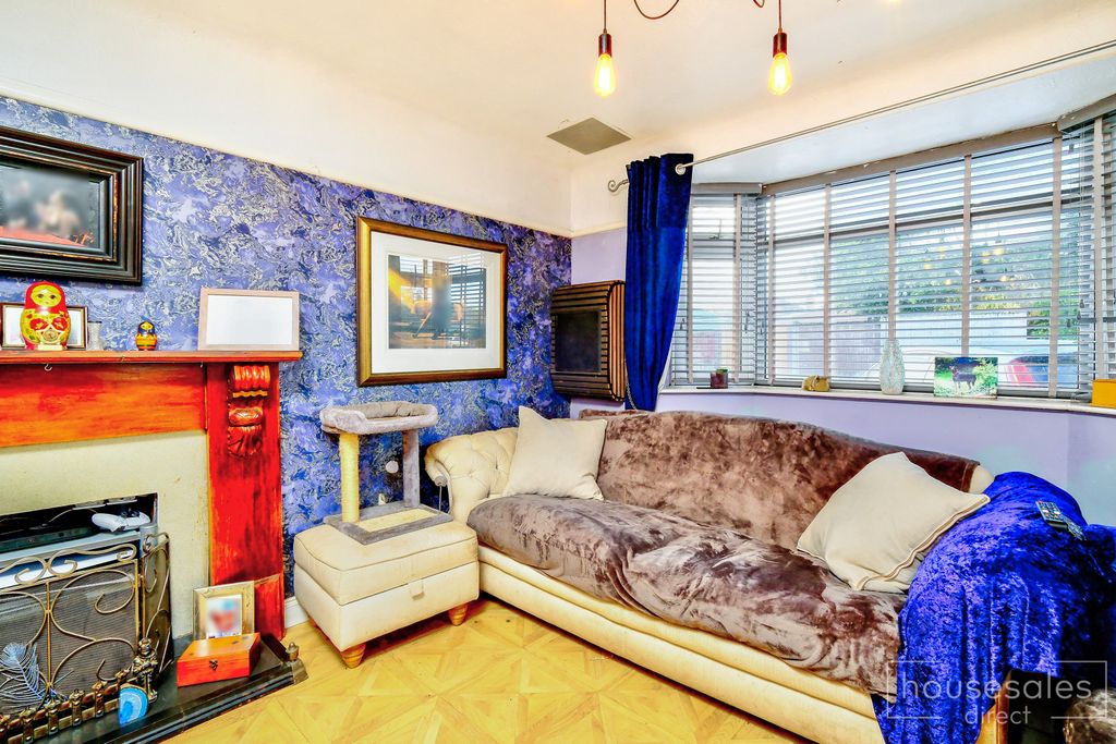Property photo 2 of 17