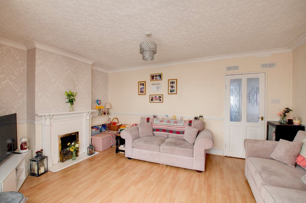 Property photo 3 of 15 Picture No. 02