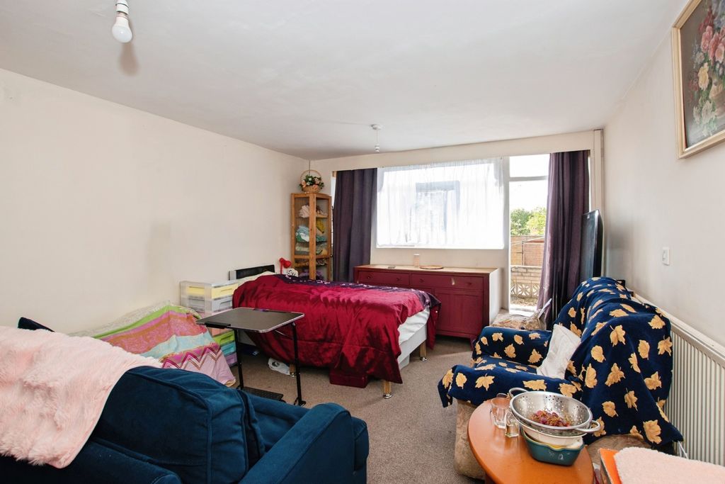 Property photo 3 of 17 Photo