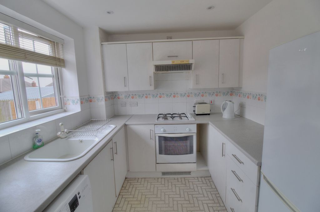 Property photo 2 of 13 Kitchen